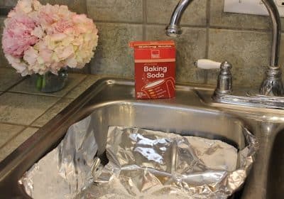 Aluminum foil & Baking Soda are the first thing to love in 2017!!