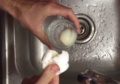 Unbelievable! He Peels An Egg In 1 Second ONLY !