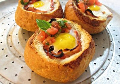 Prepare a Quick Egg in Bread Breakfast!
